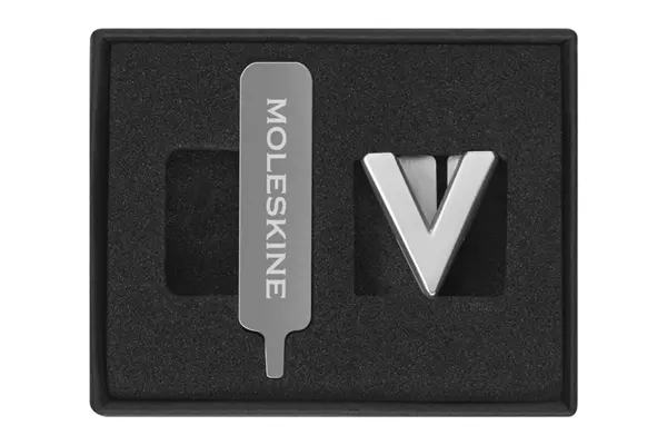 Een Moleskine Pin V Silver koop je bij Moleskine.nl