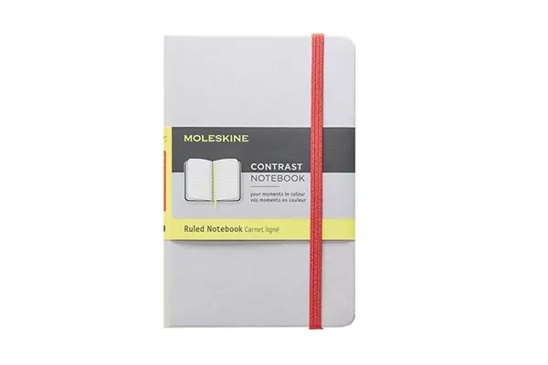 Een Moleskine Ruled Pocket Contrast Notebook Hardcover Aster Grey koop je bij Moleskine.nl