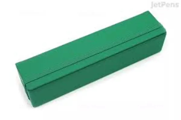 Een Moleskine pennenbox hardcover groen. koop je bij Moleskine.nl