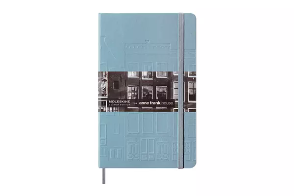 Een Moleskine x Anne Frank House Notebook Ruled Hardcover Large Ice Blue koop je bij Moleskine.nl