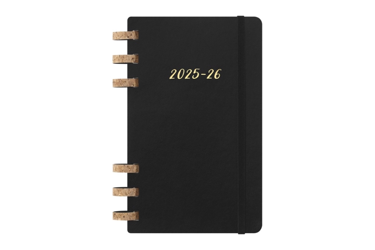 Een Moleskine 2025-2026 Academic Spiral Planner Weekly/Monthly Black - Large, Softcover koop je bij Moleskine.nl