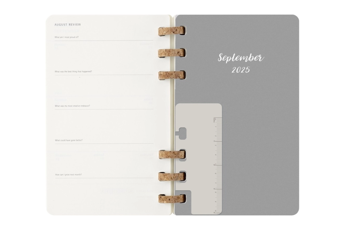 Een Moleskine 2025-2026 Academic Spiral Planner Weekly/Monthly Black - Large, Softcover koop je bij Moleskine.nl