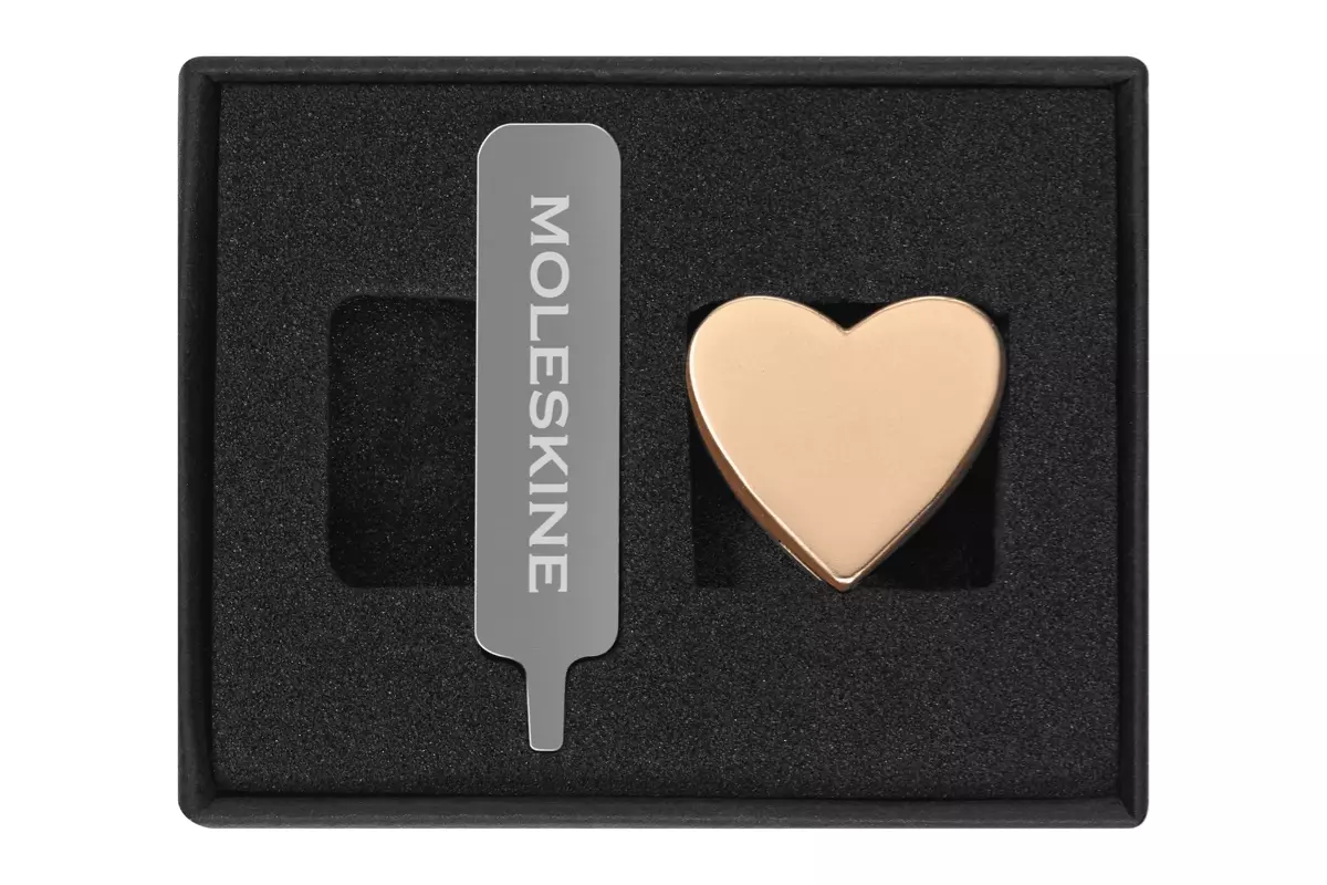 Een Moleskine Pin Heart Gold koop je bij Moleskine.nl