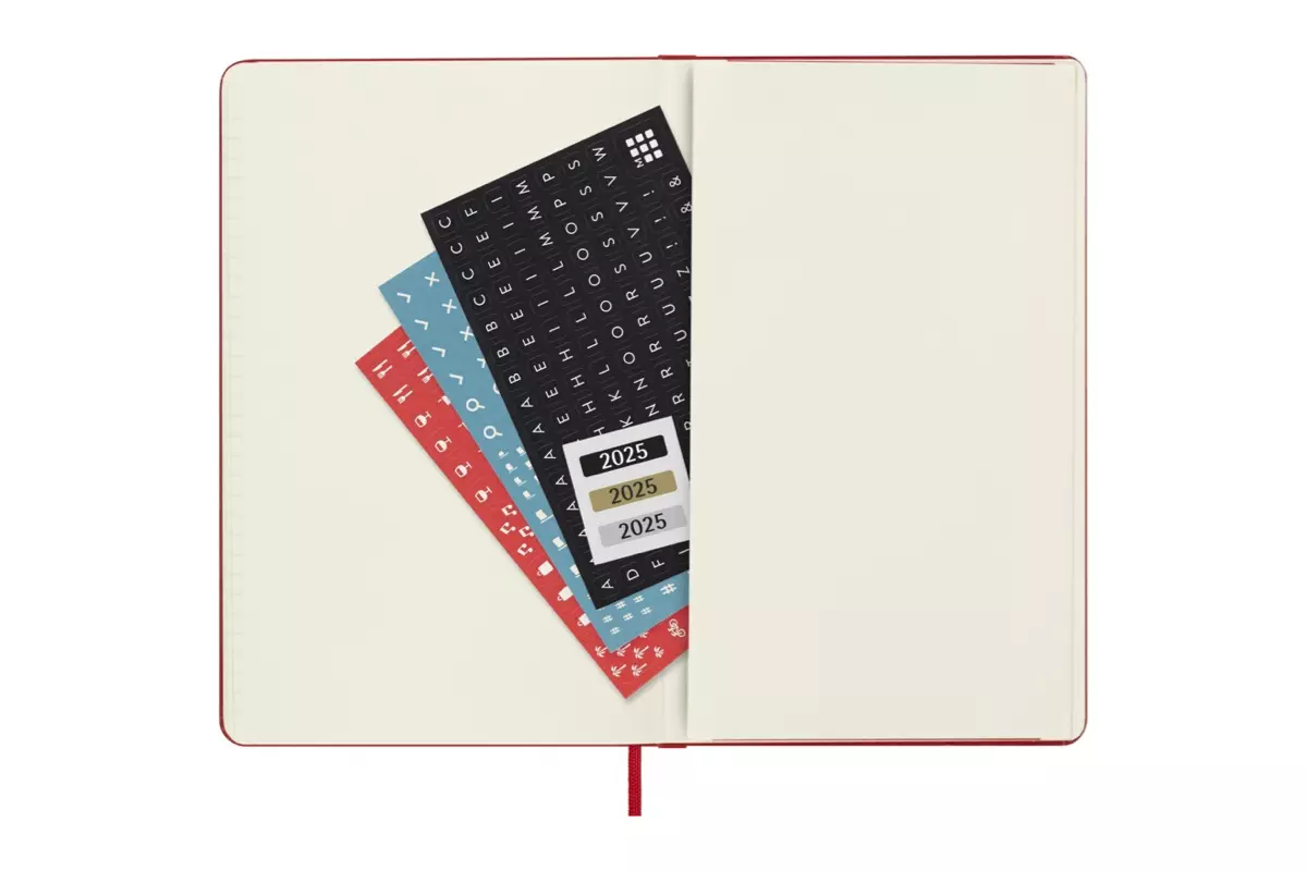 Een Moleskine 2025 12M Daily Hardcover Large Scarlet Red koop je bij Moleskine.nl