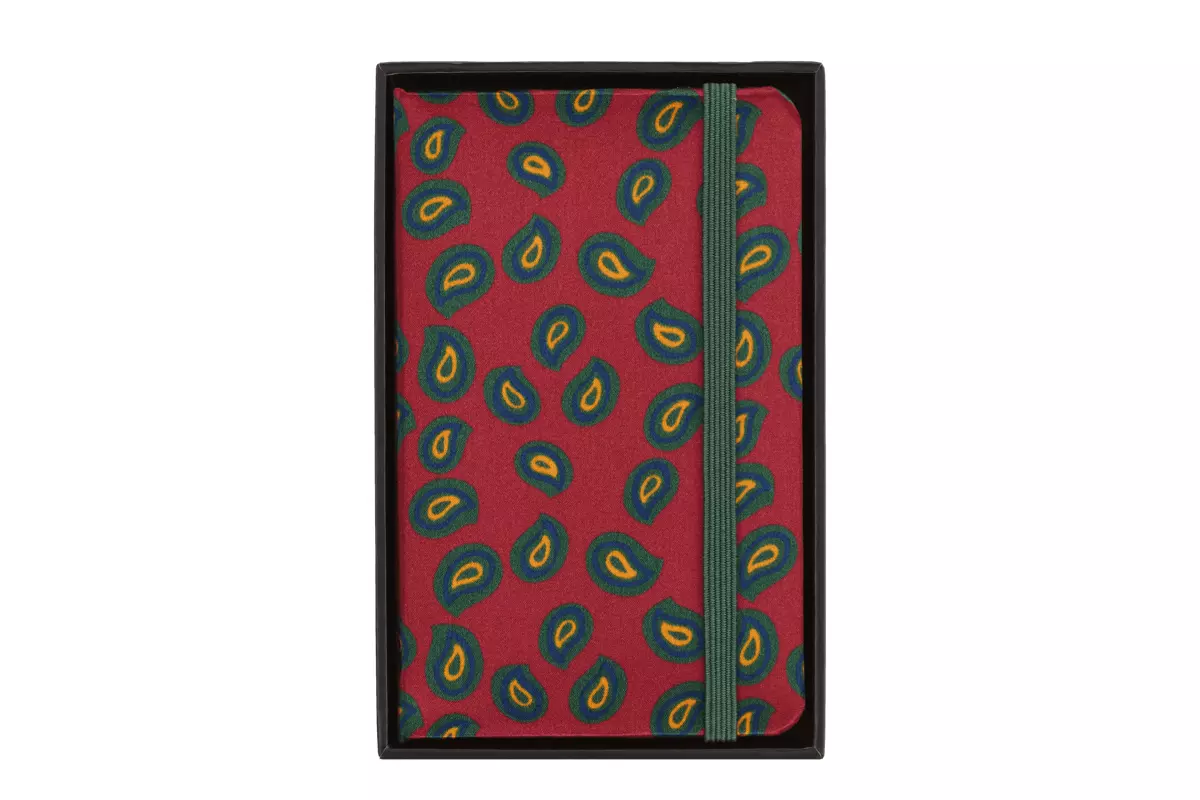 Een Moleskine Silk Plain Hardcover Notebook XS Bordeaux + Gift Box koop je bij Moleskine.nl