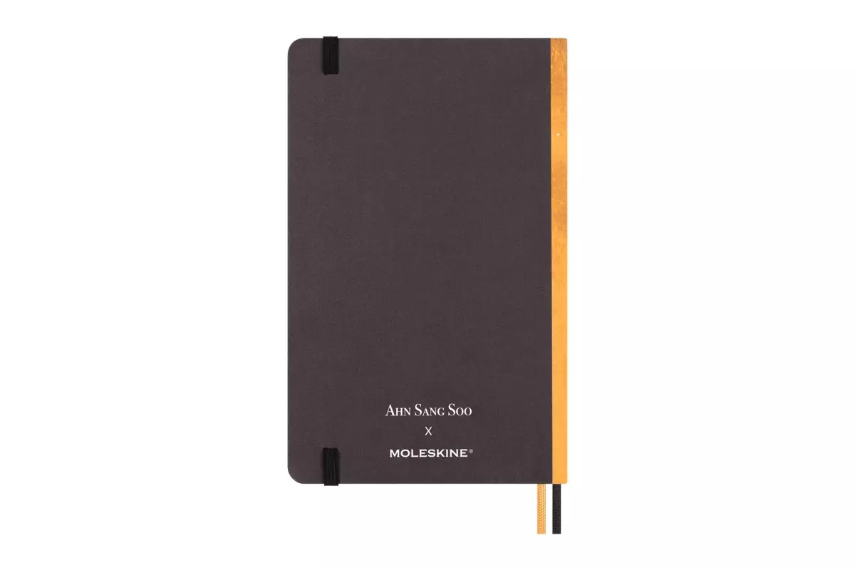 Een Moleskine Year of the Dragon by Ahn Song Soo Ruled Hardcover Large Notebook LE koop je bij Moleskine.nl